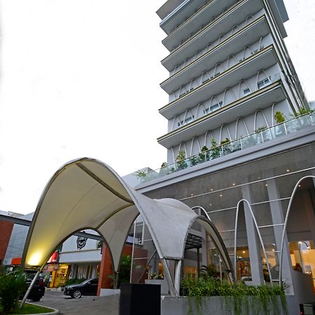 La Lisa Hotel Surabaya Bagian luar foto